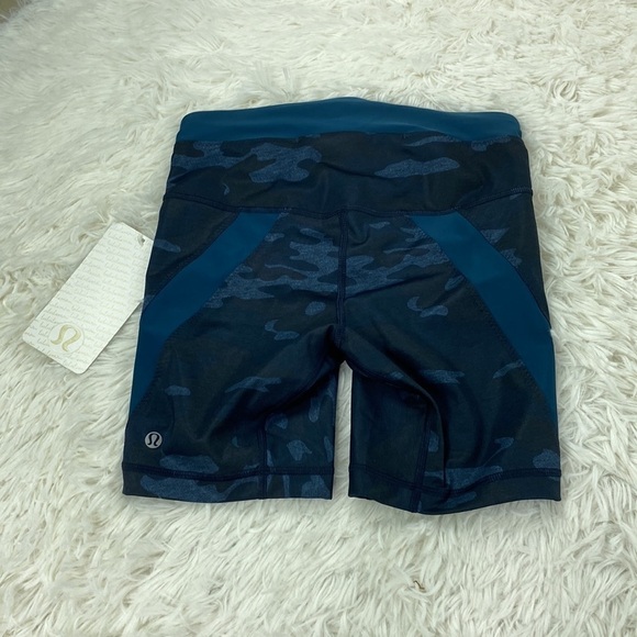 NWT Lululemon Clip-In Short Heathered Texture Lotus Camo Oil Slick Blue - Picture 4 of 5